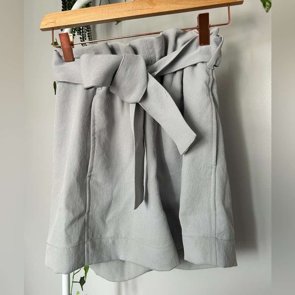 Aritzia High Waist Women Shorts - Light Gray